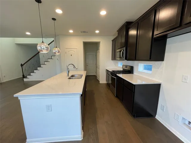 $2,100 | 142 Simon, Kyle, TX 78640