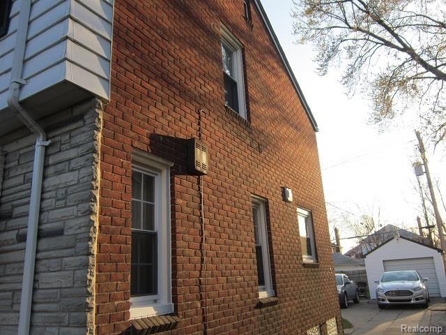 16207 Whitcomb Detroit, MI 48235 - Photo 4 of 20 4.jpg