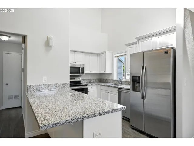 $599,995 | 5609 Southeast 117th Avenue, Portland, OR 97266