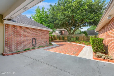 $325,000 | 200 Edinburgh Drive, Lafayette, LA 70508