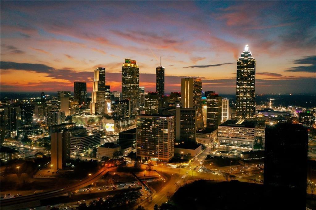 1010 Greenbriar Circle Decatur, GA 30033 - Photo 28 of 28 a view of a city