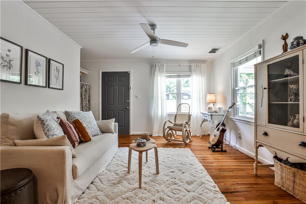 1010 Greenbriar Circle Decatur, GA 30033 - Photo 5 of 28 a living room with furniture and a flat screen tv
