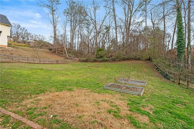 a view of a yard with basketball court