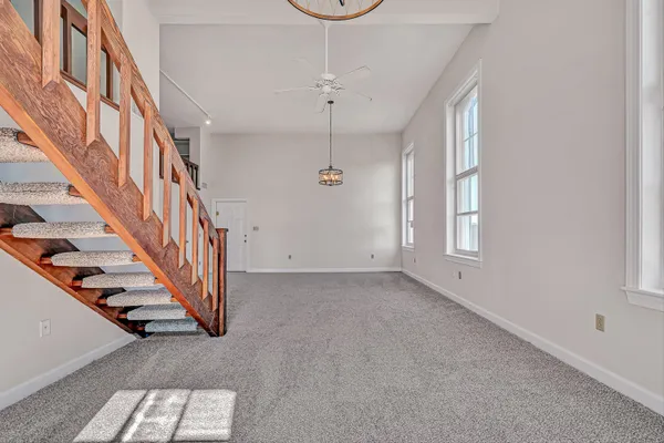 a view of livingroom with furniture