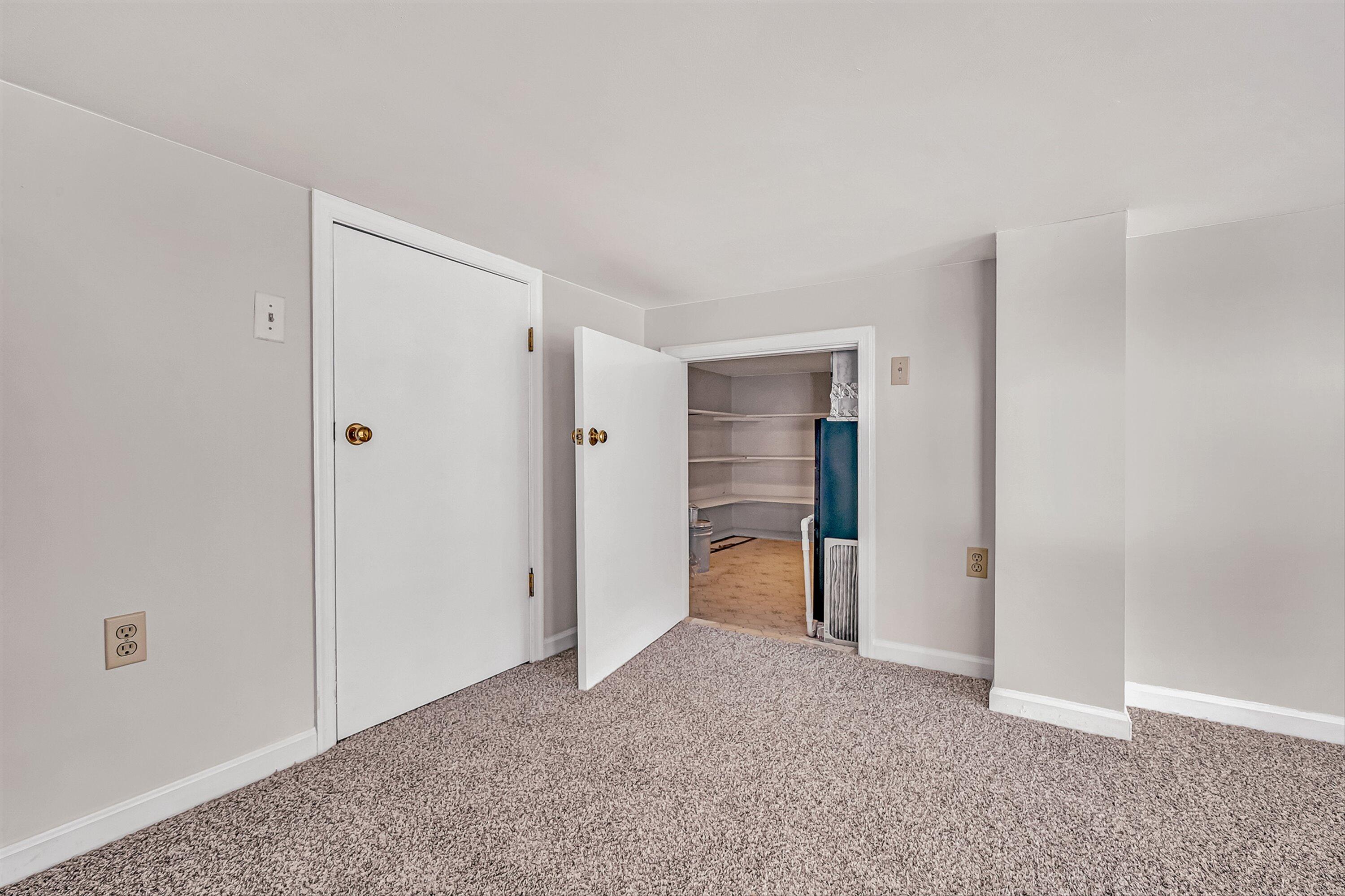 129 Academy Street Salem, VA 24153 - Photo 19 of 28 Upper level/office/bedroom