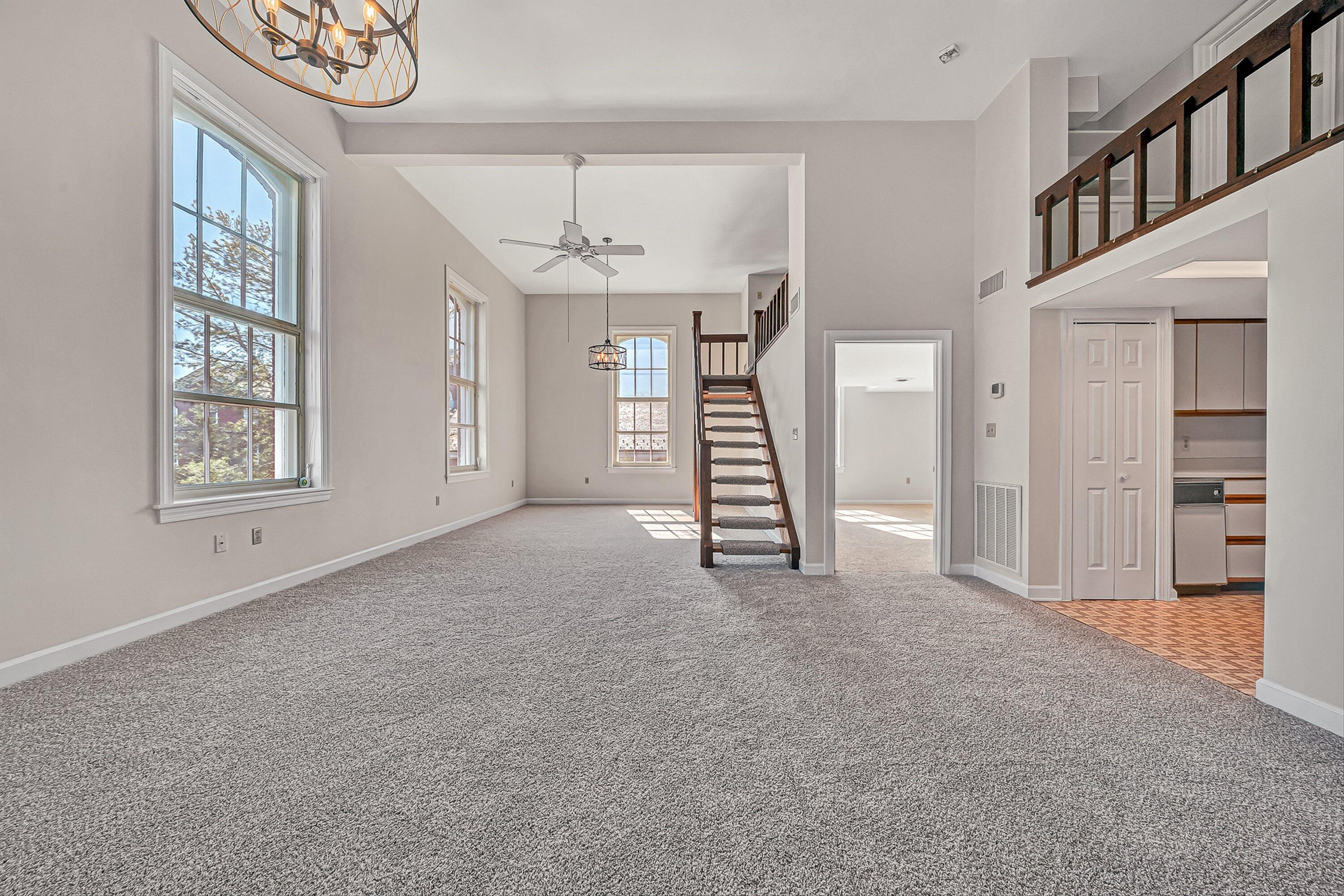 129 Academy Street Salem, VA 24153 - Photo 4 of 28 Vaulted ceilings, open