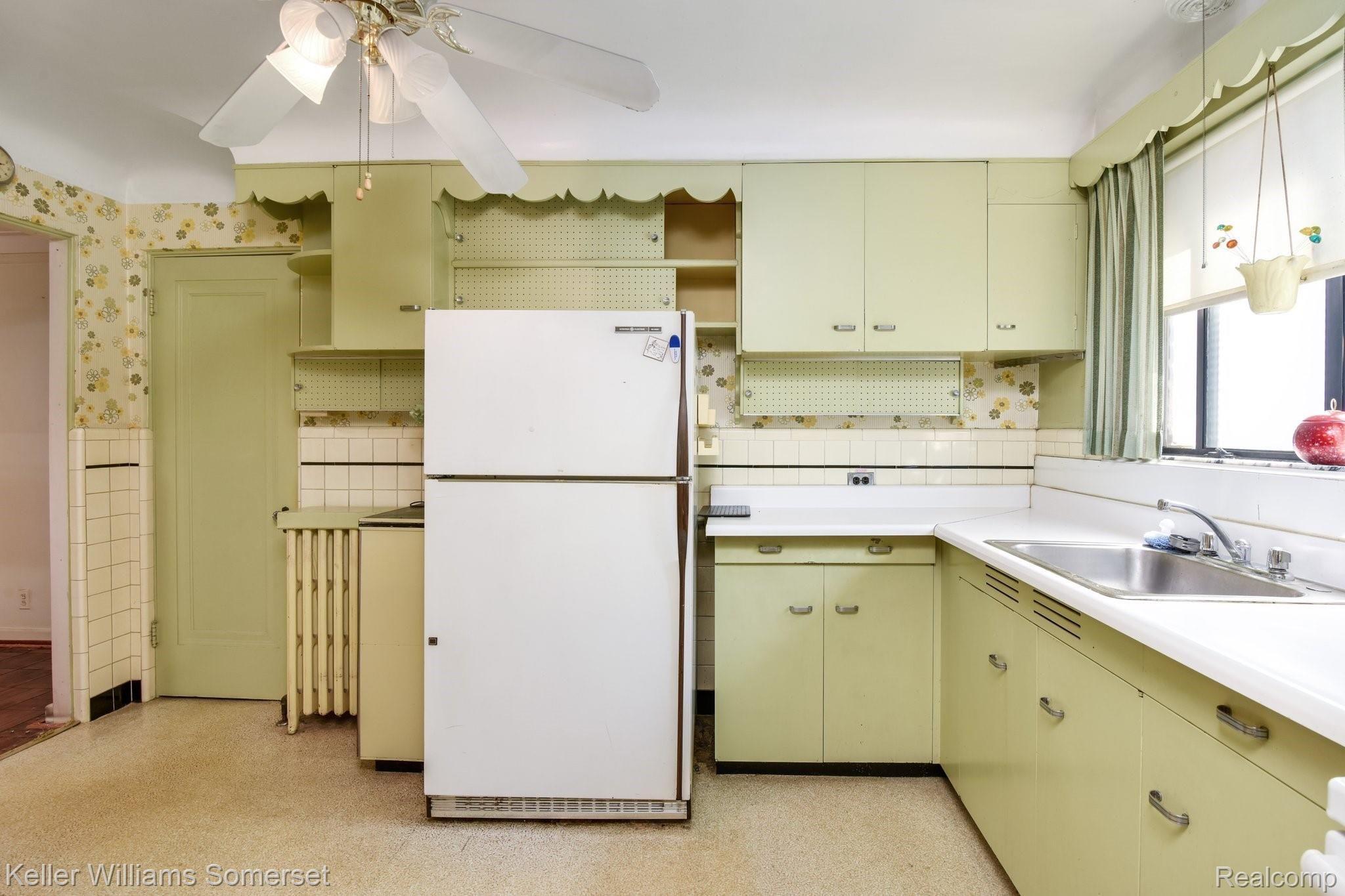 4165 Balfour Road Detroit, MI 48224 - Photo 10 of 27 CLASSIC RETRO KITCHEN