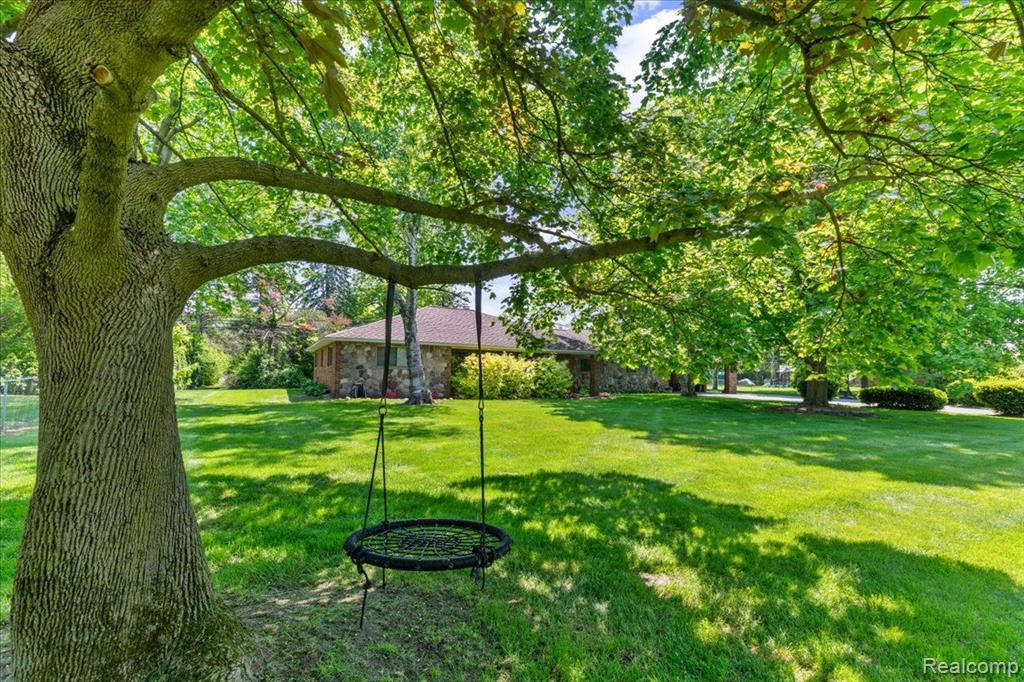 1933 John R Road Rochester Hills, MI 48307 - Photo 57 of 60