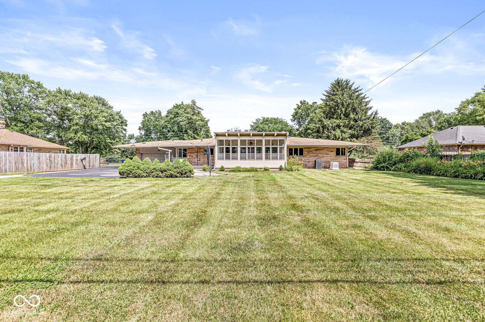 6630 Spring Mill Road Indianapolis, IN 46260 - Photo 15 of 44 Gallery Image 15