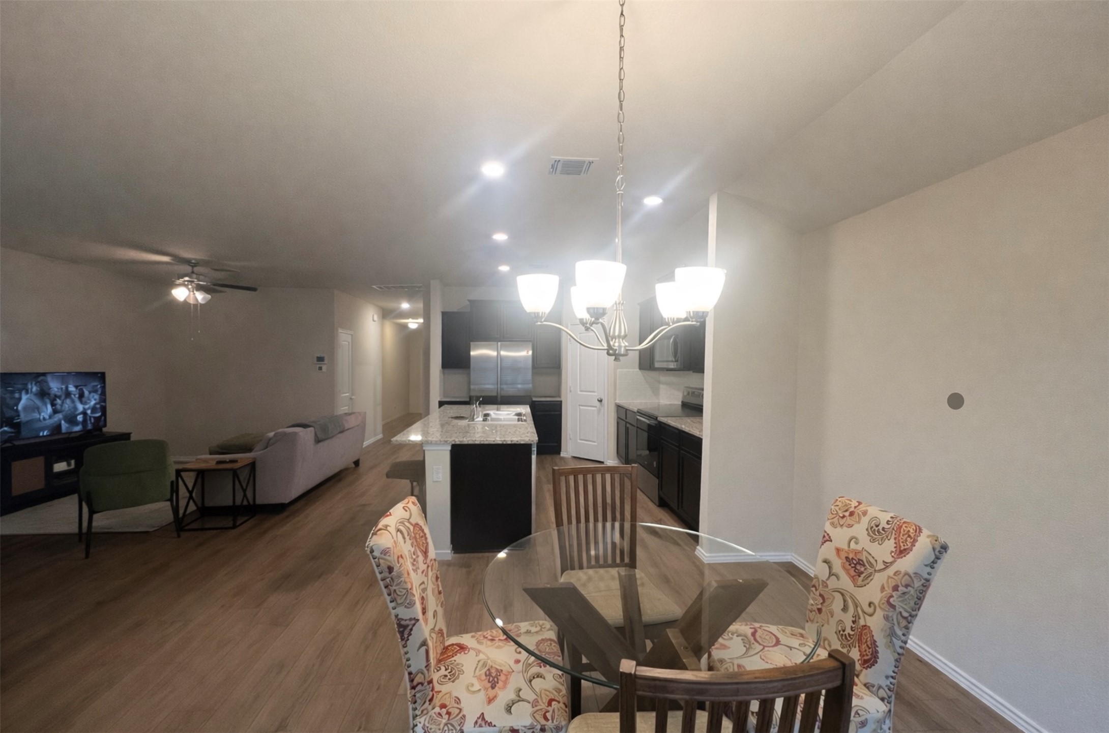 148 Pivot Drive Taylor, TX 76574 - Photo 4 of 9