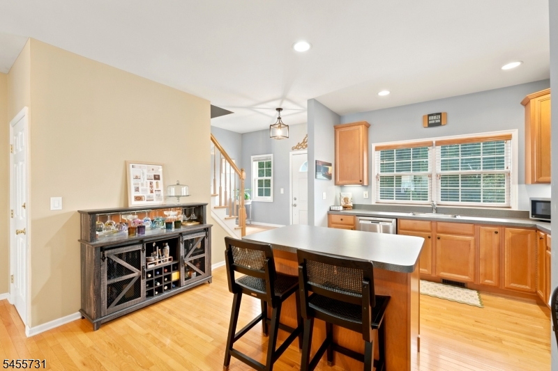 29 Riga Court Scotch Plains, NJ 07076 - Photo 8 of 36 Gallery Image 8