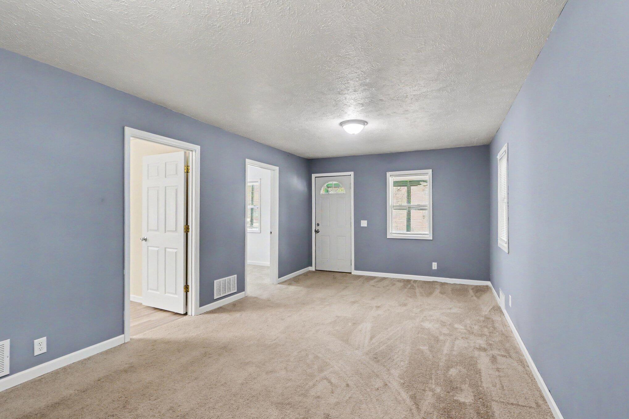 30 Ave B Springfield, MI 49037 - Photo 4 of 15 009_file_4229