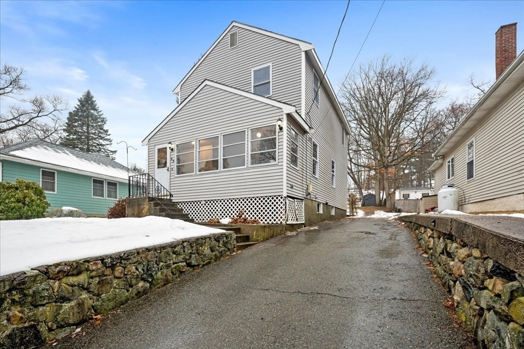 43 Longwood Road Reading, MA 01867 - Photo 27 of 32 Gallery Image 27