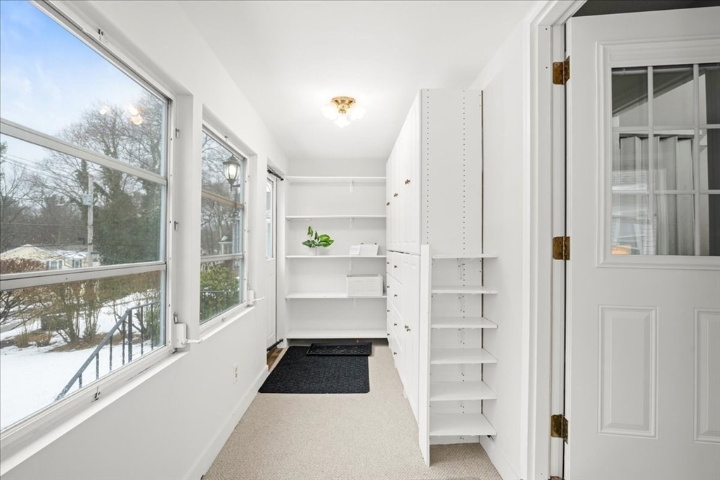 43 Longwood Road Reading, MA 01867 - Photo 4 of 32 Gallery Image 4