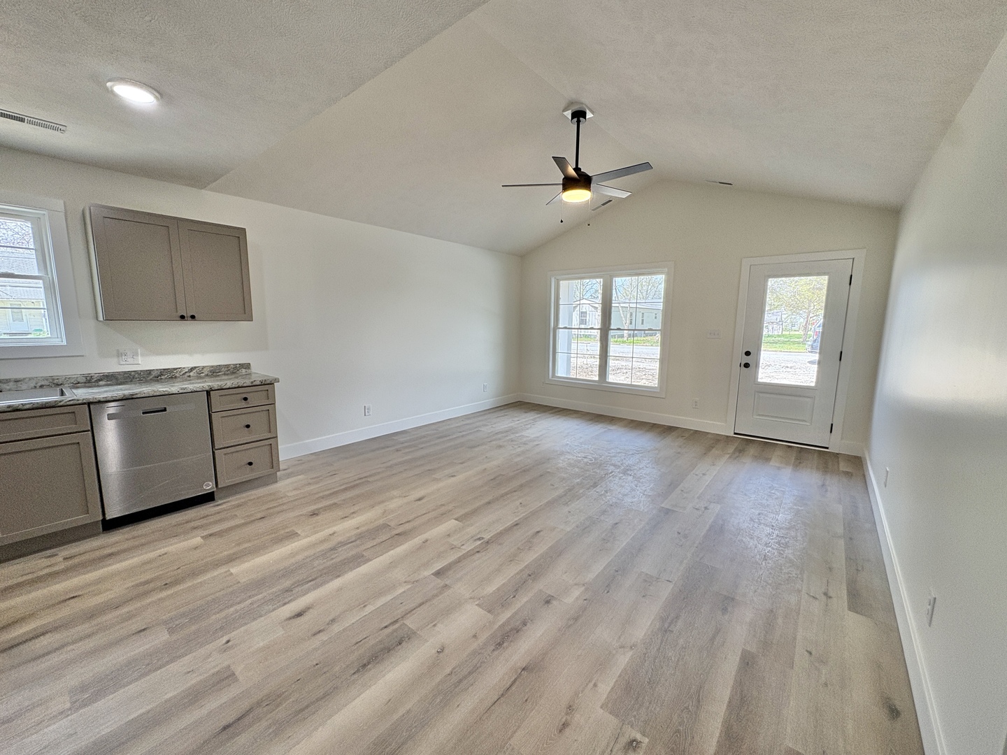 209 Madison Street Cambria, IL 62918 - Photo 6 of 20