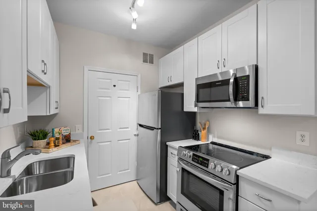 $500,000 | 1570 Spring Gate Dr., Unit 7303, McLean, VA 22102