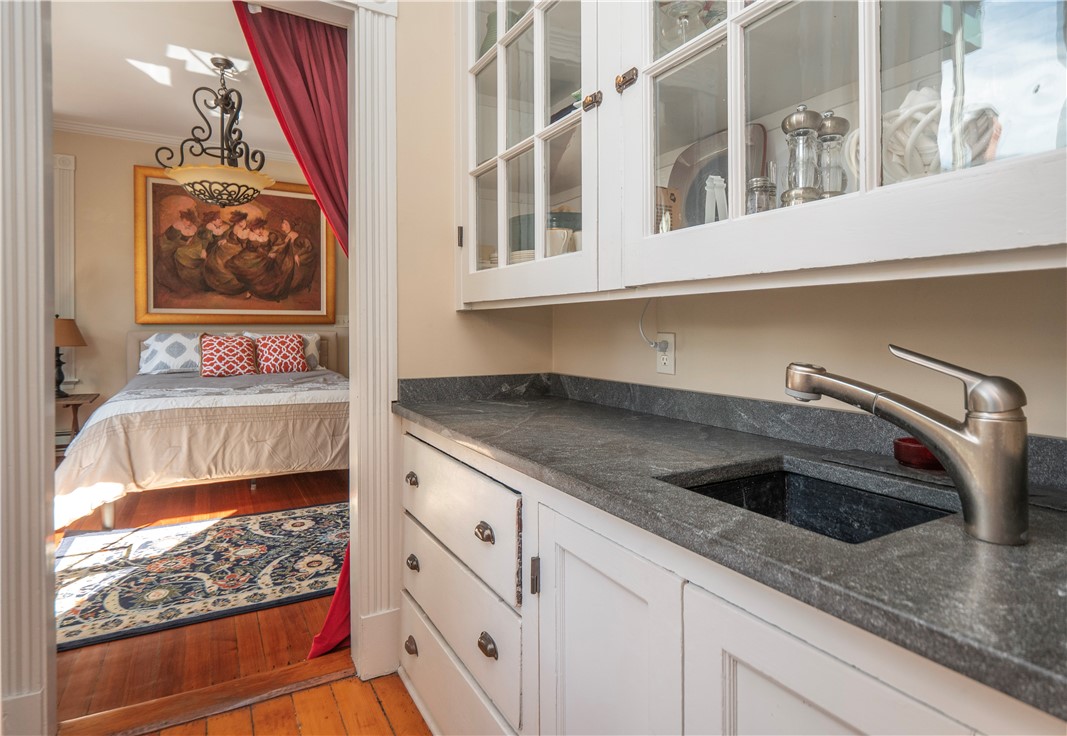 17 Lincoln Street Newport, RI 02840 - Photo 38 of 50