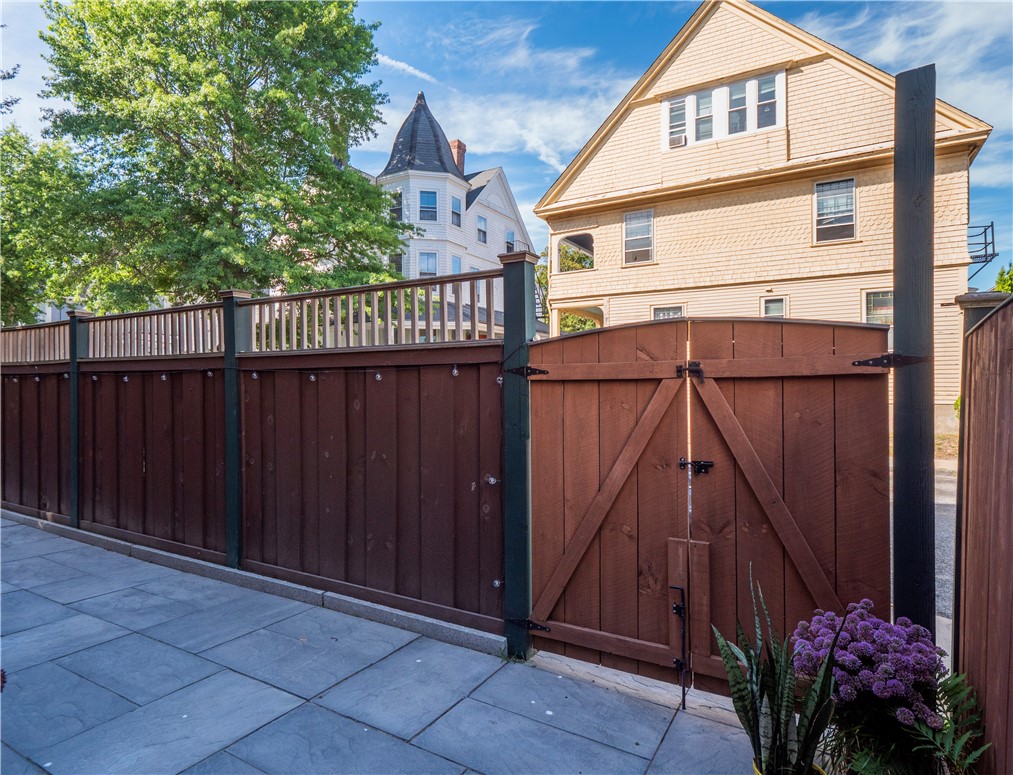 17 Lincoln Street Newport, RI 02840 - Photo 9 of 50