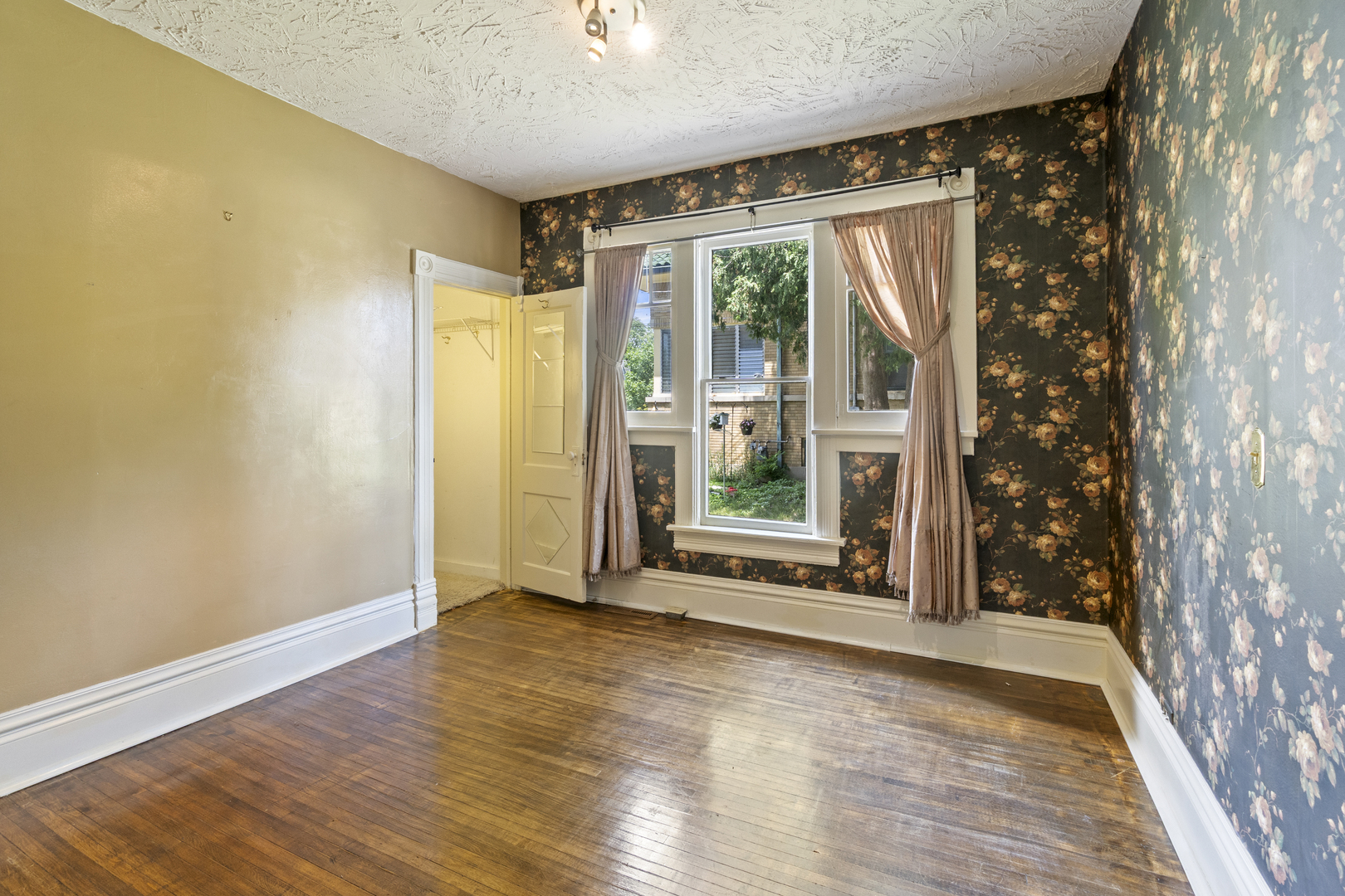 509 North Spring Street Elgin, IL 60120 - Photo 18 of 48