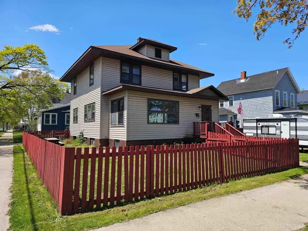 $155,000 | 330 South 12th Street, Escanaba, MI 49829