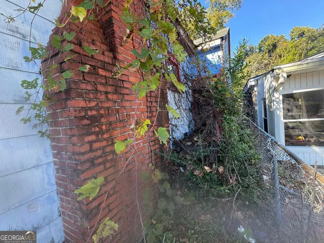 a view of a house with a tree