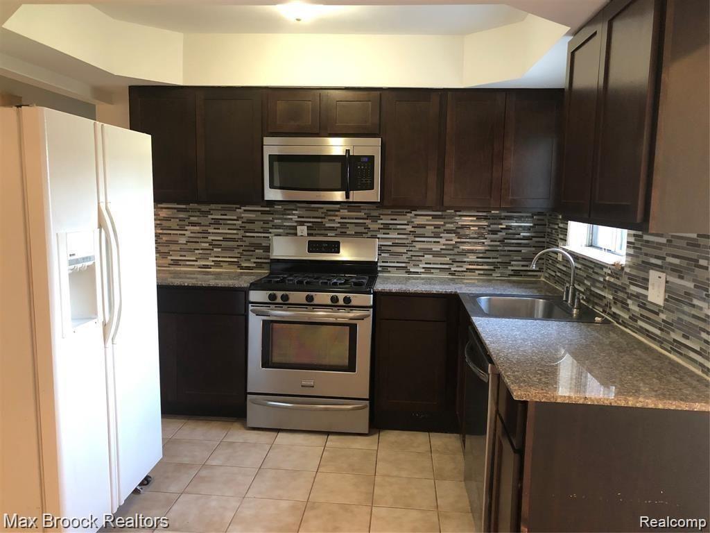 27922 West Eleven Mile Road Farmington, MI 48336 - Photo 4 of 17