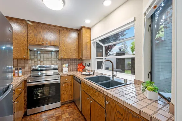 $1,099,888 | 2071 Plymouth Street, Unit J, Mountain View, CA 94043