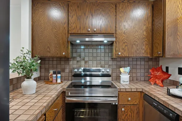 $1,099,888 | 2071 Plymouth Street, Unit J, Mountain View, CA 94043