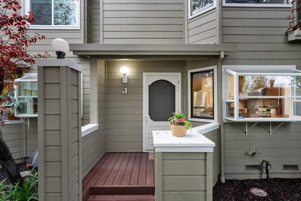 $1,099,888 | 2071 Plymouth Street, Unit J, Mountain View, CA 94043