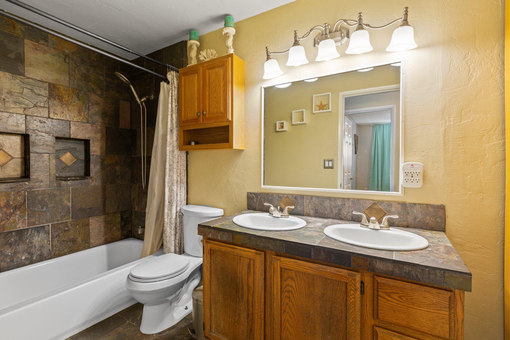 7966 Division Road White City, OR 97503 - Photo 13 of 23 13