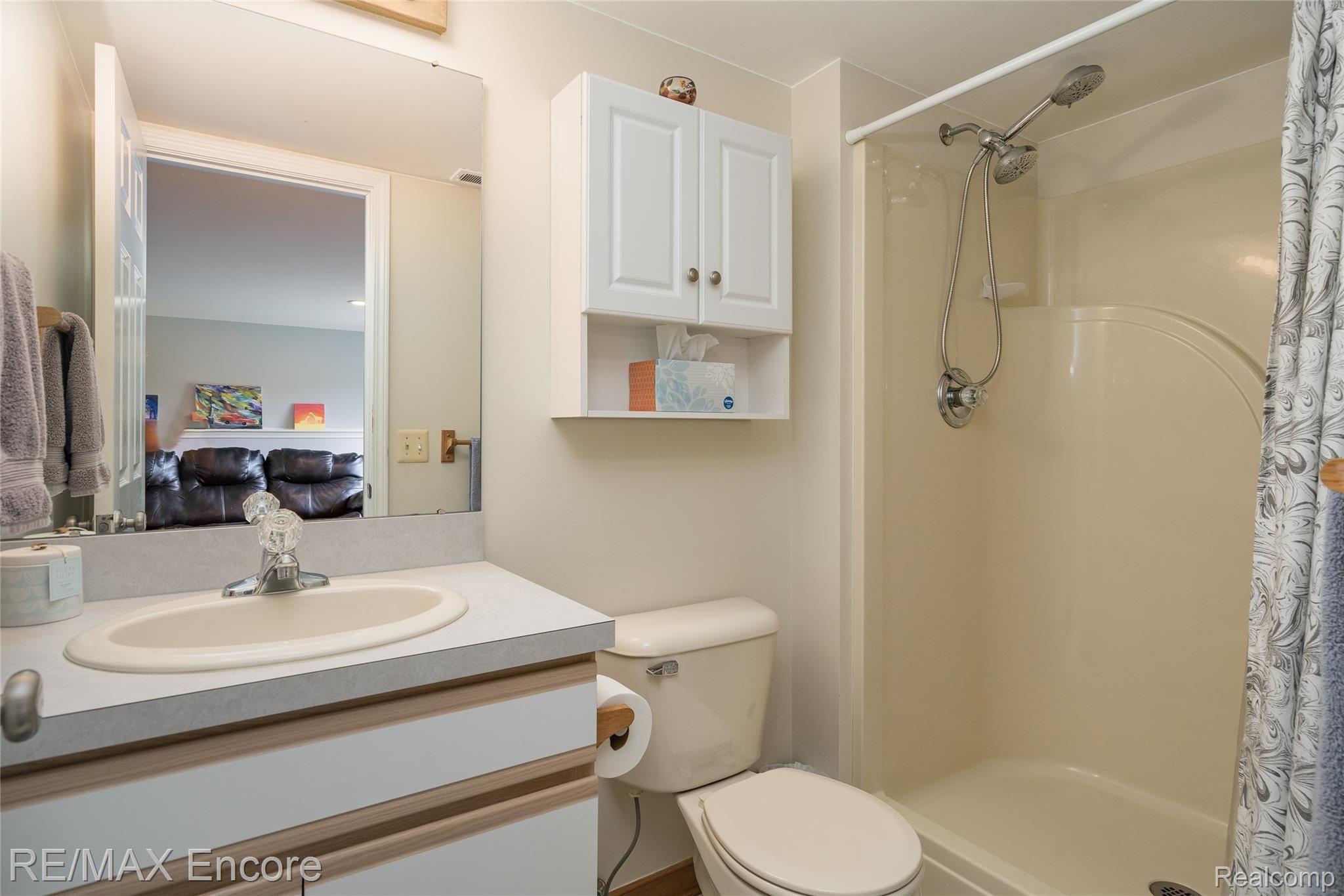 128 South Baldwin Road Oxford, MI 48371 - Photo 22 of 42 ONE OF TWO FULL BATHS