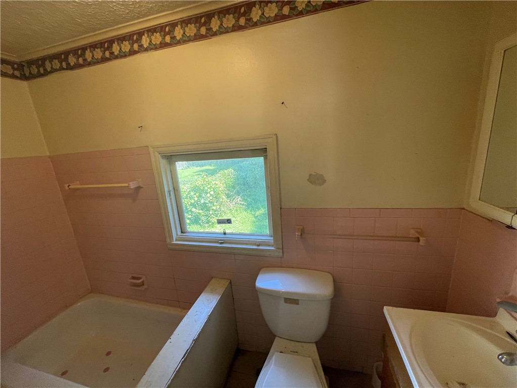 410 Emerson Street Rochester, NY 14613 - Photo 14 of 19 Gallery Image 14