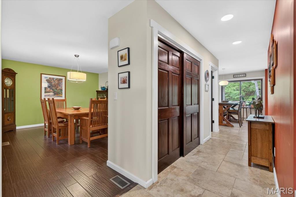 12839 Huntercreek Road St. Louis, MO 63131 - Photo 3 of 40