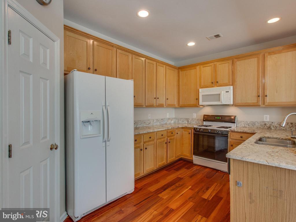 6325 Eagle Ridge Lane, Unit C Alexandria, VA 22312 - Photo 13 of 27 Kitchen