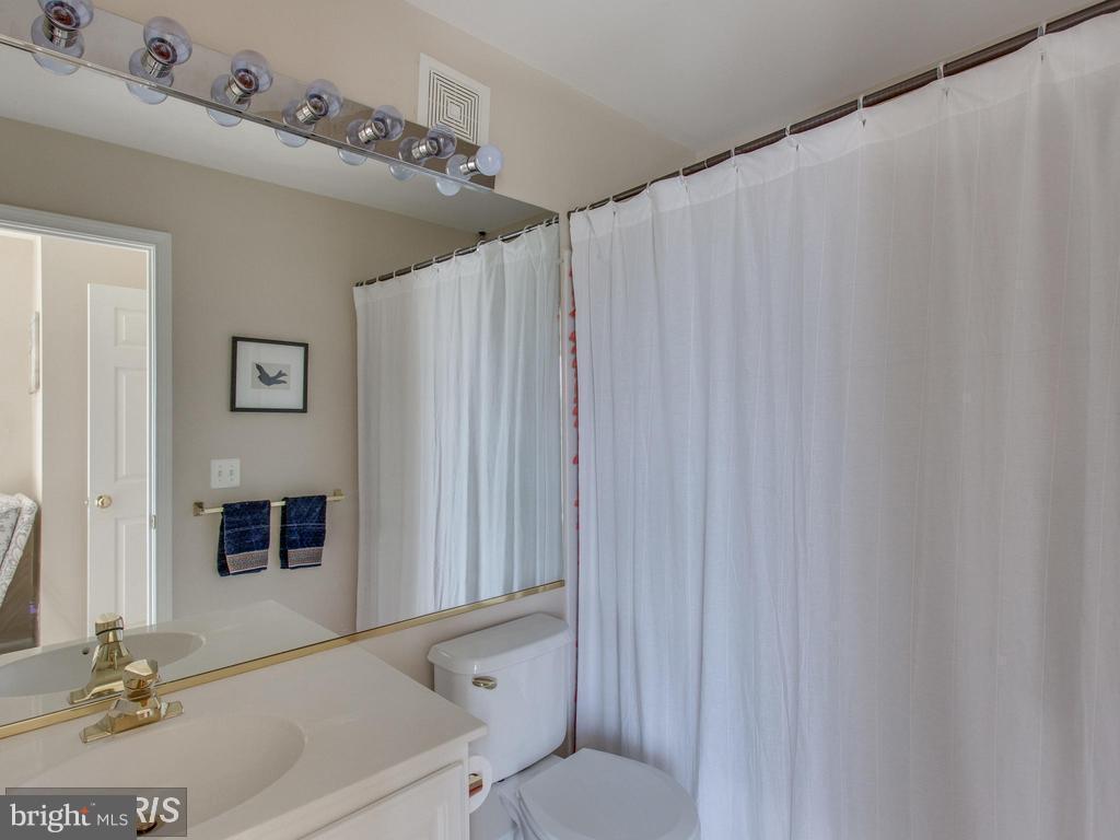 6325 Eagle Ridge Lane, Unit C Alexandria, VA 22312 - Photo 21 of 27 Full ensuite bath for 2nd Master.