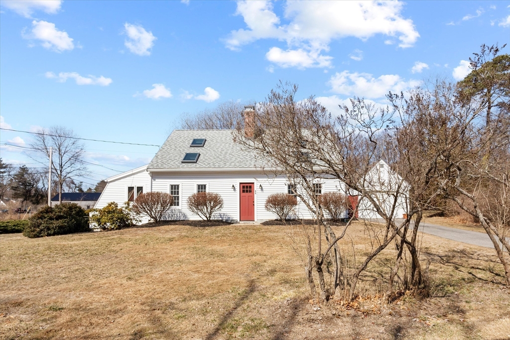 66 Warren Street Georgetown, MA 01833 - Photo 2 of 35