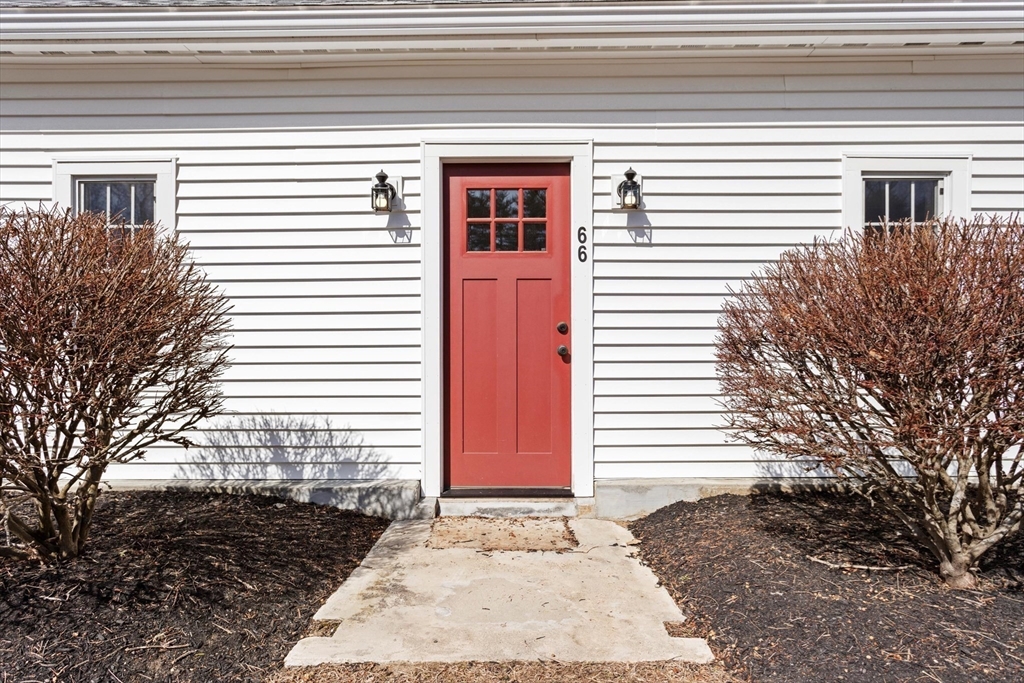 66 Warren Street Georgetown, MA 01833 - Photo 3 of 35