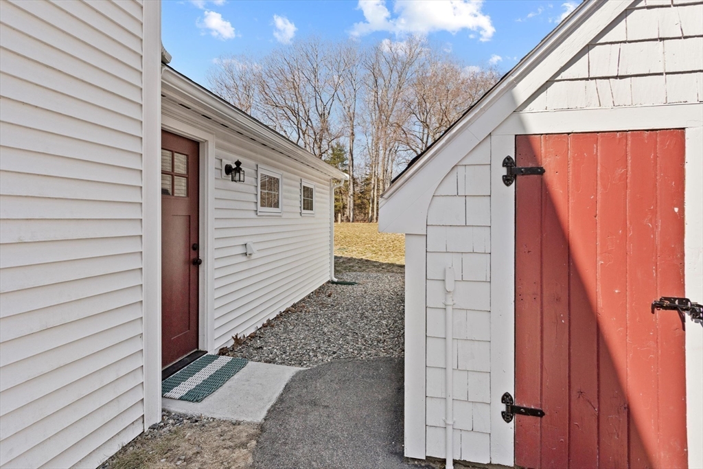 66 Warren Street Georgetown, MA 01833 - Photo 31 of 35