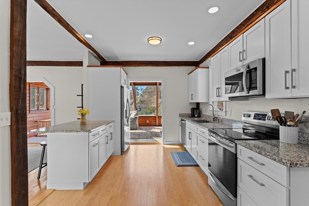 66 Warren Street Georgetown, MA 01833 - Photo 7 of 35