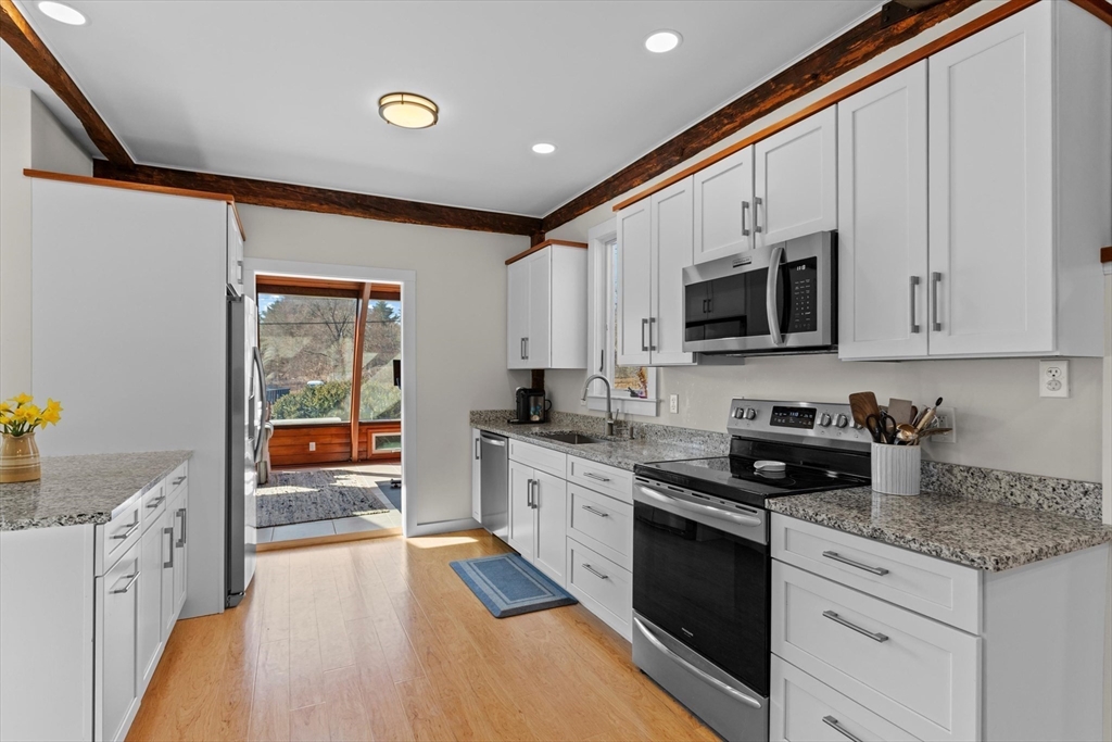 66 Warren Street Georgetown, MA 01833 - Photo 10 of 35