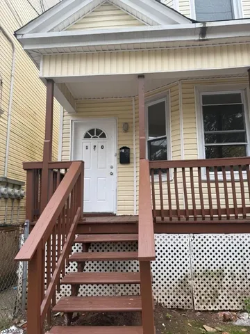 a view of entryway with a front door