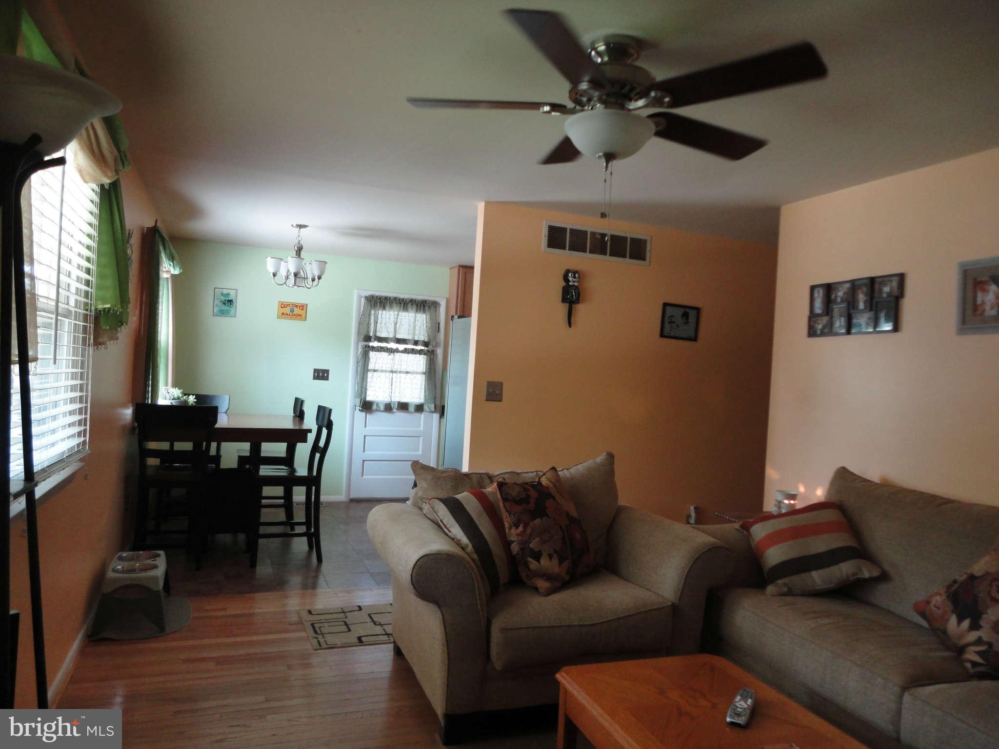 960 Tidewater Road Pasadena, MD 21122 - Photo 12 of 29 Family Room