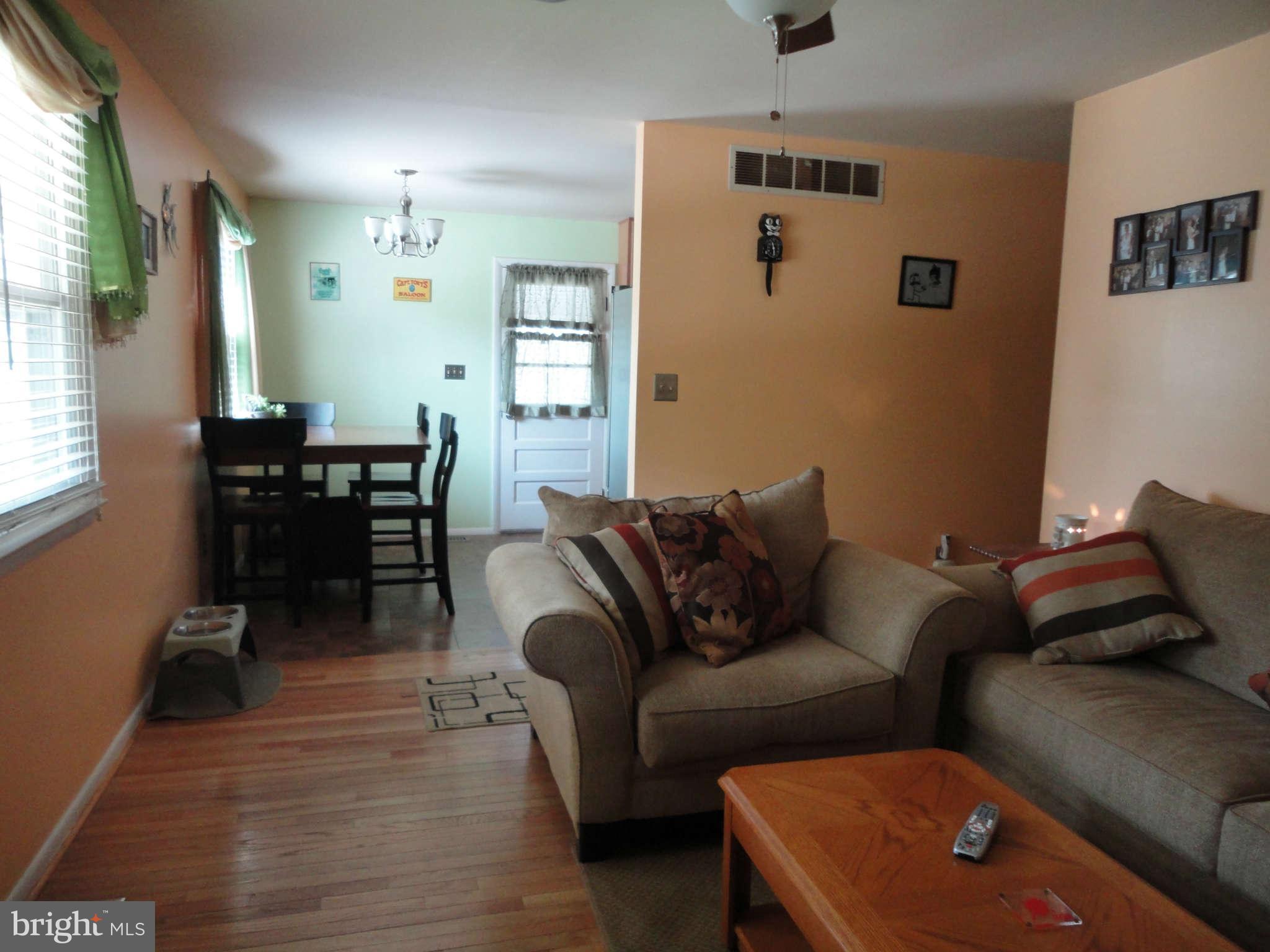 960 Tidewater Road Pasadena, MD 21122 - Photo 10 of 29 Family Room