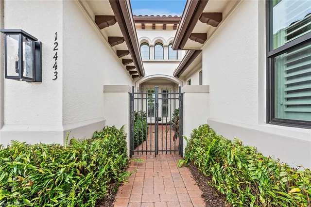 $1,200,000 | 12443 Wisteria Drive, Naples, FL 34120