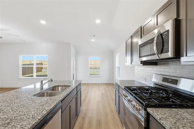 $339,640 | 114 John Laurens Drive, Venus, TX 76084