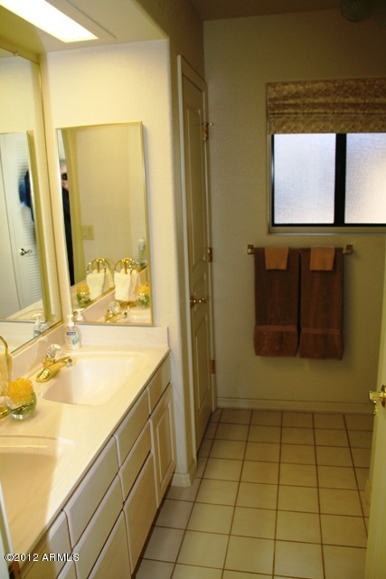 19025 East Alondra Way Rio Verde, AZ 85263 - Photo 16 of 25 Guest Bathroom