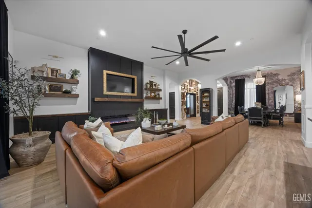 $675,000 | Undisclosed Address, Shafter, CA 93263