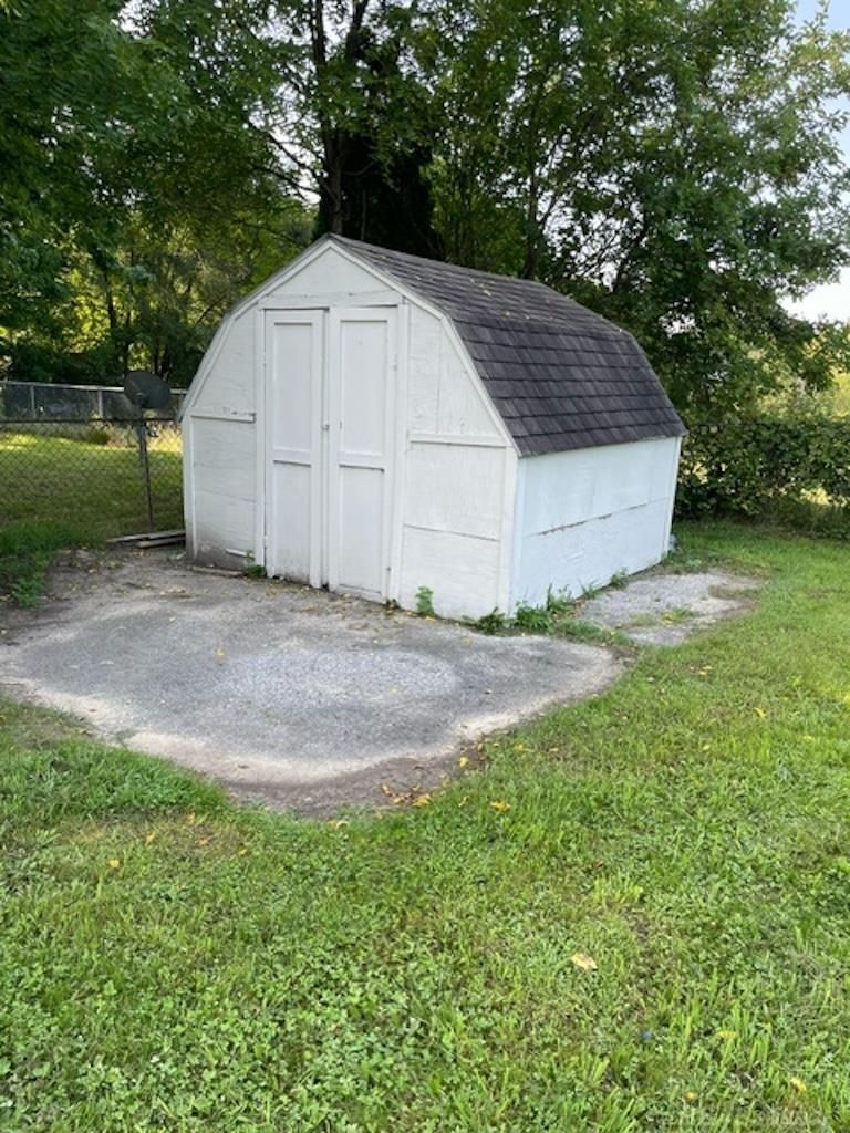 4102 Pengelly Road Flint, MI 48507 - Photo 14 of 17 50153569-ce87d98b-19de-411b-abb5-b085f6b99abf.JPG