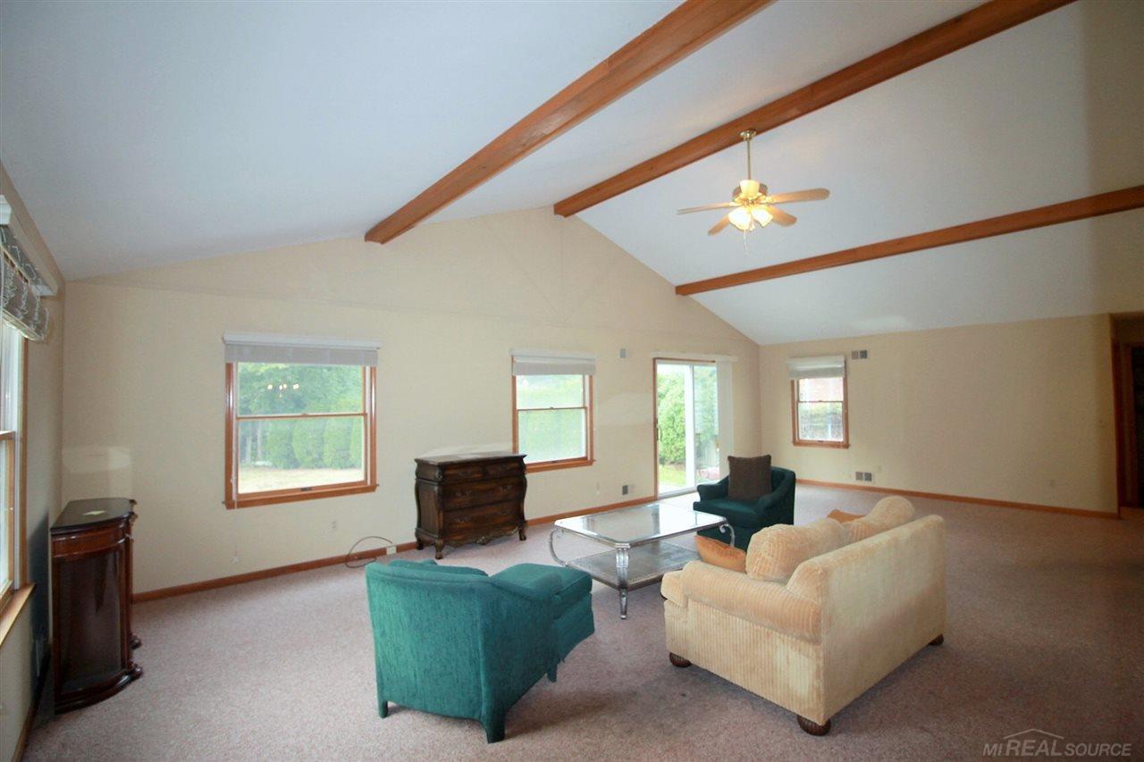 954 South Renaud Road Grosse Pointe Woods, MI 48236 - Photo 23 of 46