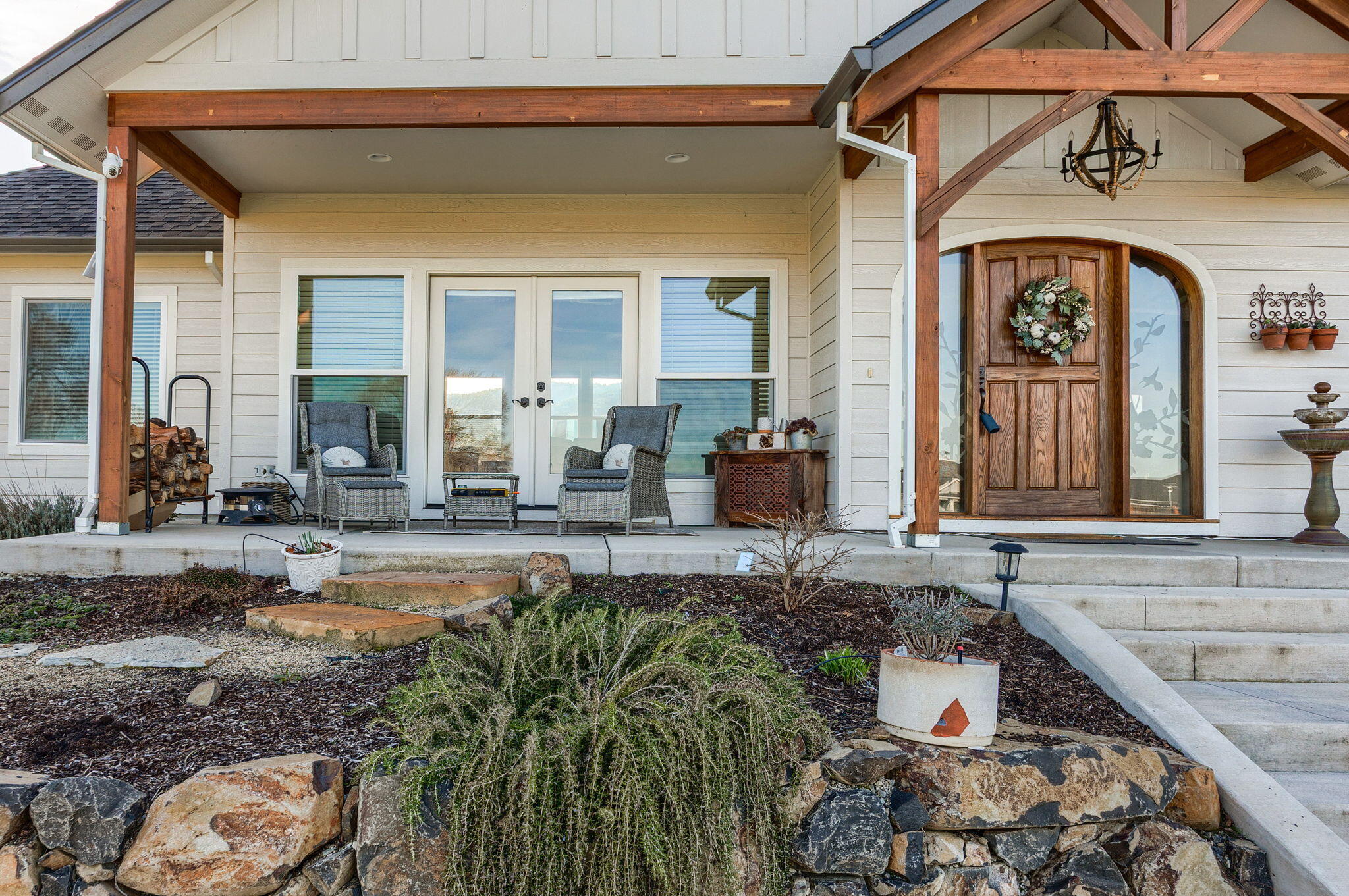 893 Old Stage Road Central Point, OR 97502 - Photo 3 of 50 Gallery Image 3